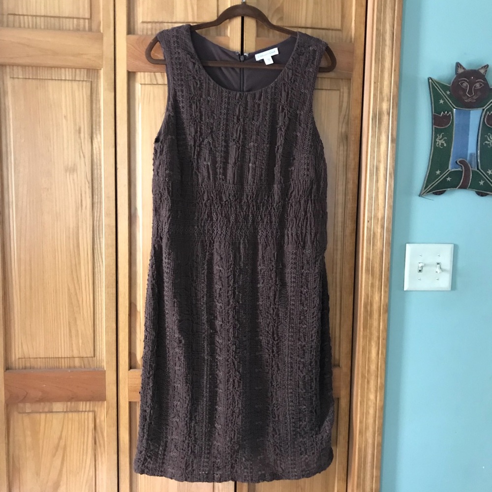 Like new. Brown sleeveless embroidered dress - Picture 2 of 5
